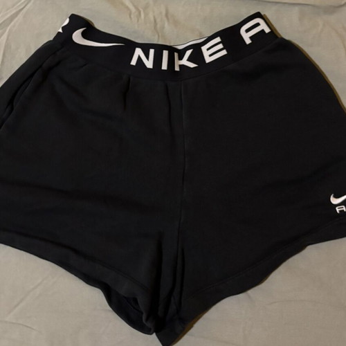 Nike Bermuda shorts like new, black