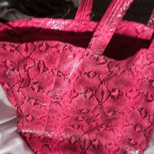 MIA BAG women's modern shoulder bag fuchsia with snake pattern new