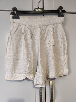 H&M High Rise Shorts Like New, Beige, Size M 38 10
