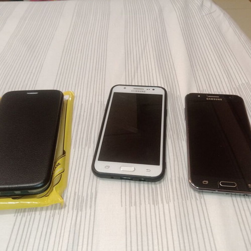 Samsung Galaxy J5 phones used, pack of 2 with unused case