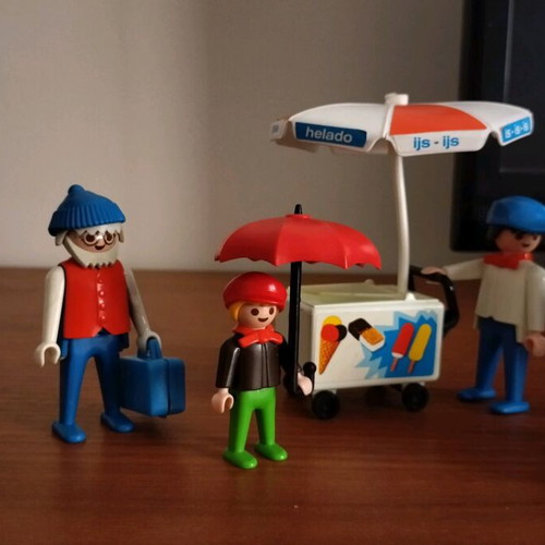 Playmobil 1974 vintage set of 6 old figures used