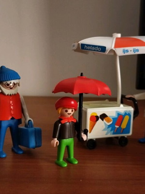 Playmobil 1974 vintage set of 6 old figures used