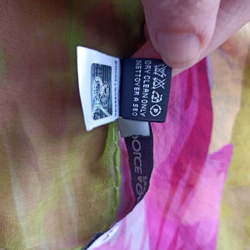 Dolce&Gabbana scarf like new with floral print, 100% silk
