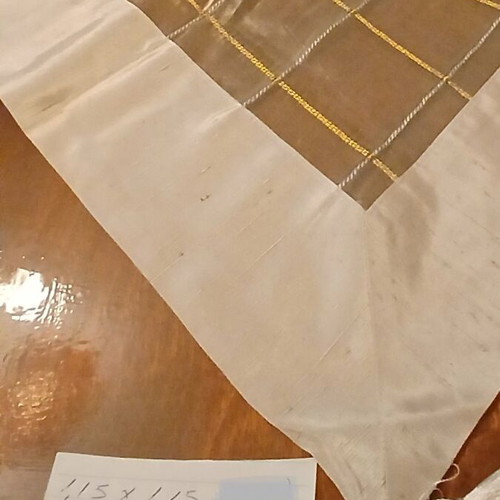 Decorative tablecloth like new 1.15x1.15