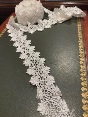 Lace with shells 7.60 meters new, off white with slight pearly tone