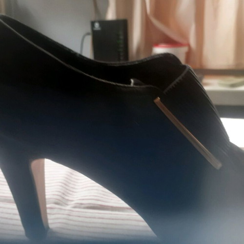 Suede pumps size 40 black eight-centimeter heel like new