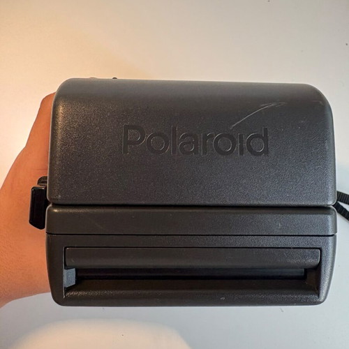 Polaroid 636 Close Up camera like new with 1 film pack (8 shots)