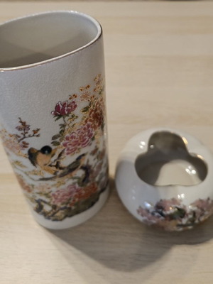 Japanese Gold Satsuma vase and ashtray set used