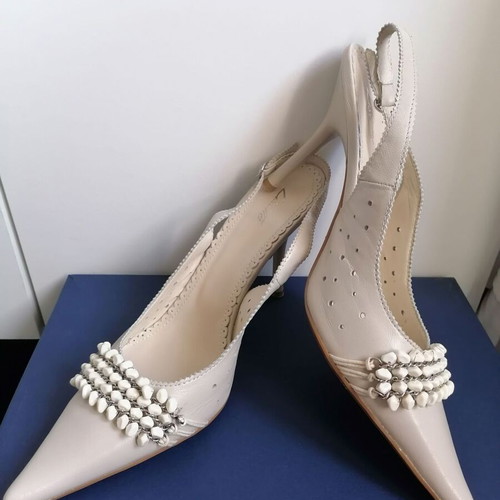Lisette leather pumps size 39, new, beige, 9 cm heel