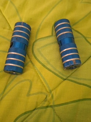 Bicycle pedals used 7.5 centimeters