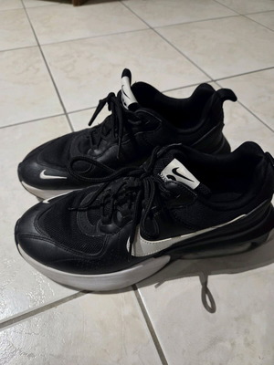 Nike athletic shoes used, size 41