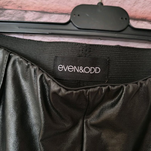Vinil black leggings like new, wide fit