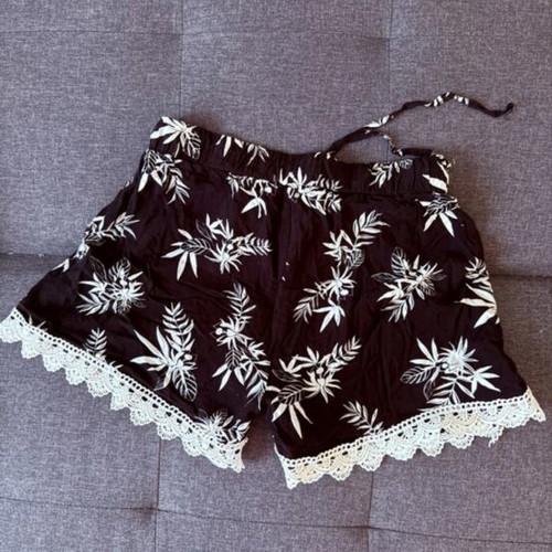 Summer black and white shorts with lace trim like new
