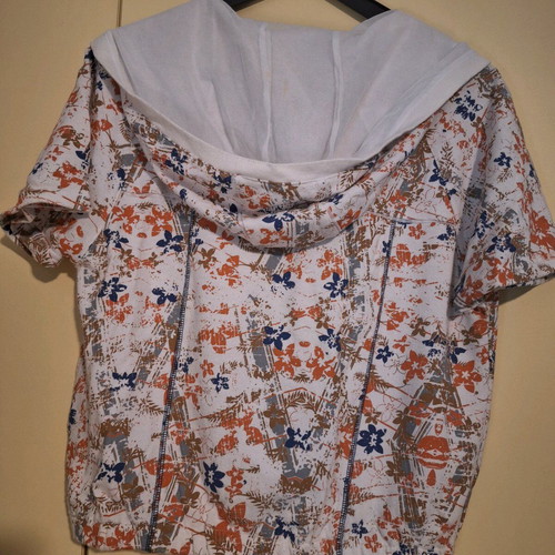 Attrattivo short floral sweatshirt jacket like new, white multicolor