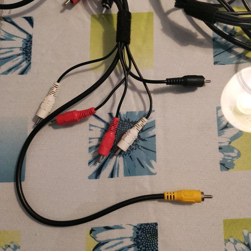 Stereo cables like new, assorted set
