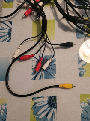 Stereo cables like new, assorted set