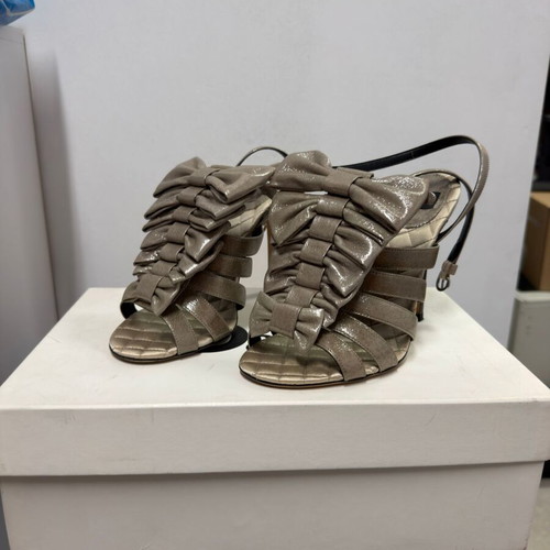 Michael Kors bronze metallic sandals with ruffle bows, size 37