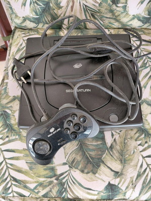 Sega Saturn конзола употребявана с контролер