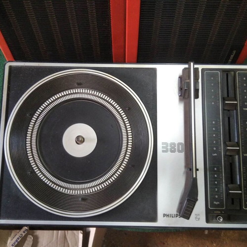 Philips 380 Portable Turntable with Speakers used