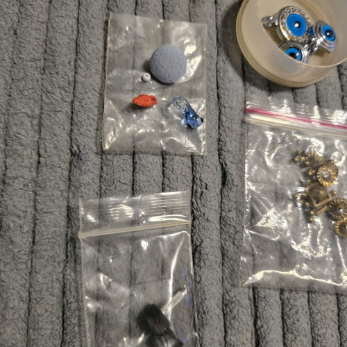 Decorations for clothes and crafts like new