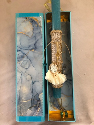 Candle with macrame bracelet and keychain new with handmade box