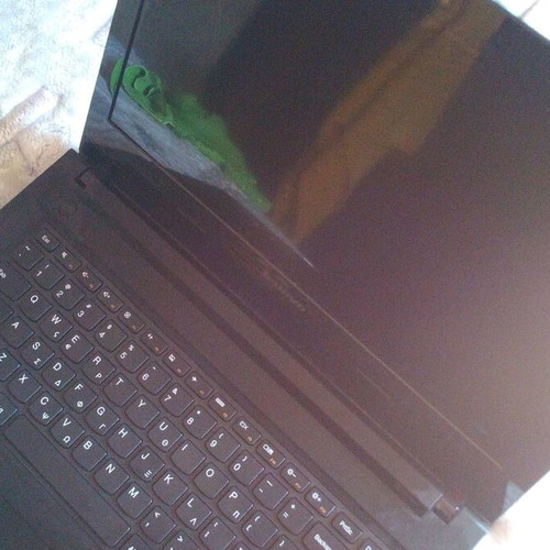 Lenovo G40-30 laptop like new, 14-inch screen, 2GB RAM, HDD