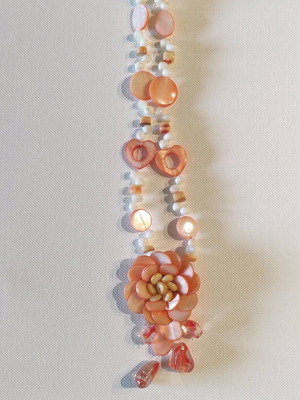 Κολιέ σαν καινούργιο με ροζ χάντρες από σεντέφι και γυάλινες