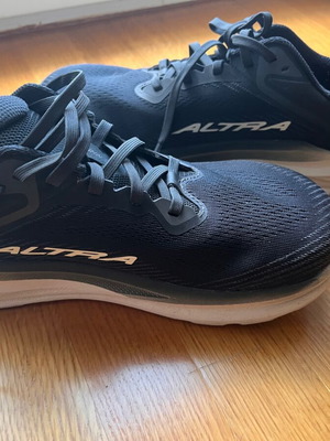 Altra Torin 8 athletic shoes like new, wide toe box, size 38.5, black