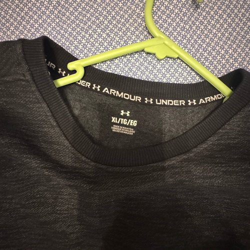 Under Armour μπλούζα XL σαν καινούργια, μαύρη και γκρι με στάμπα στην πλάτη