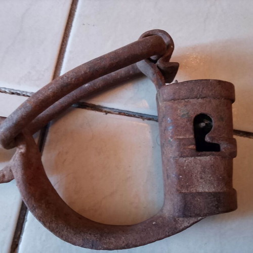 Handcuffs used, pair of forged heavy shackles 1770-1840