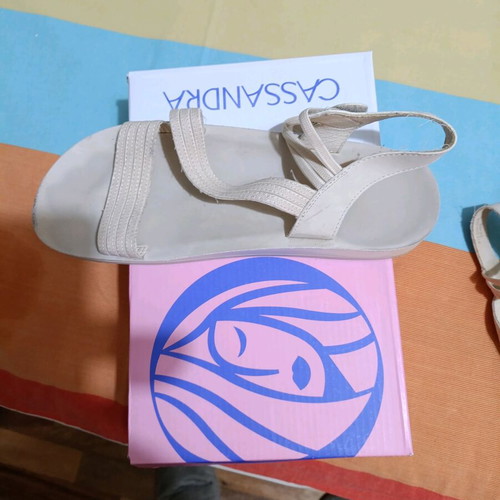 Women's beige sandals No 40 like new