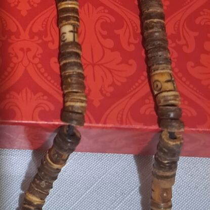 Wooden necklace like new with brown beads