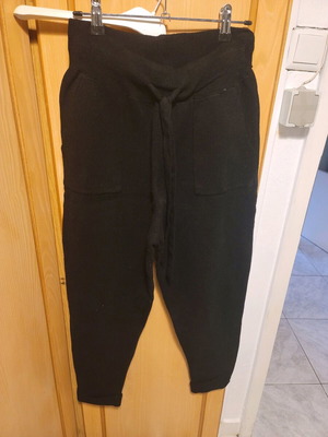 Knitted sweatpants Reserved like new, thick knit
