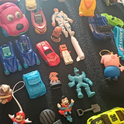 Small toys used, assorted set