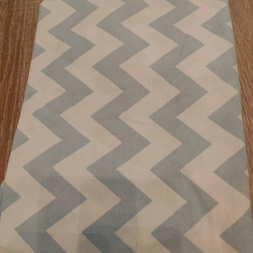 Baby crib sheets with elastic like new for boy
