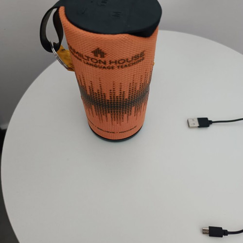 Portable Bluetooth speaker like new with USB and memory card