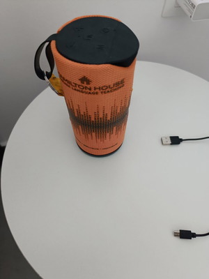 Portable Bluetooth speaker like new with USB and memory card