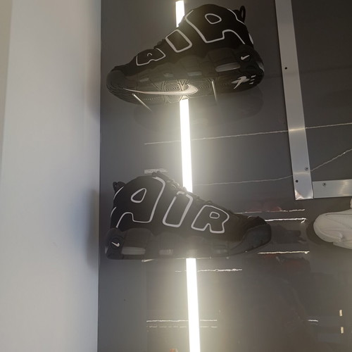 Nike Air Max new in box, lightweight sneakers black and white