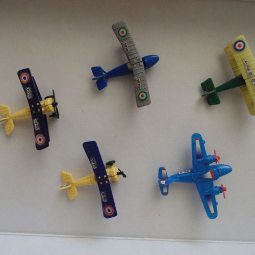 Collectible miniature airplanes like new, pack of 5