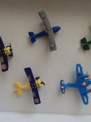 Collectible miniature airplanes like new, pack of 5