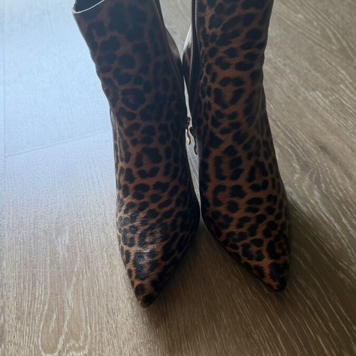 Seven leopard ankle boots like new, size 38