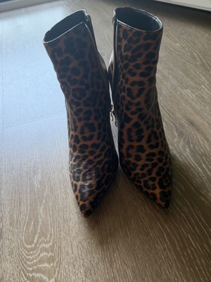 Seven leopard ankle boots like new, size 38