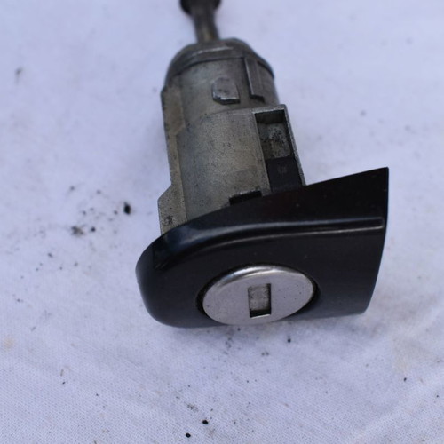 VW Golf 4 ignition lock used with key and 3 door locks