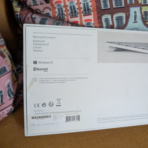 Microsoft Surface UK Key Layout Wireless Keyboard like new, silver