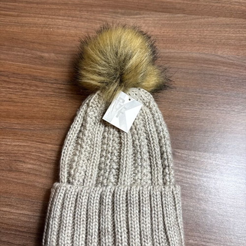 Women’s knitted hat with fur pompom new