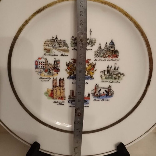 Porcelain decorative wall plates, like new, pack of 4