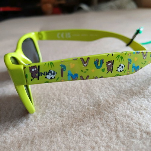 Invu Kids Sunglasses K2302K polarized green like new for 0-3 years