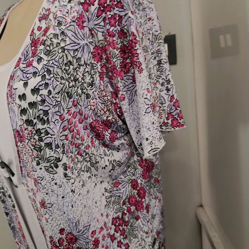 Floral blouse with integrated top and ring, like new, size Large