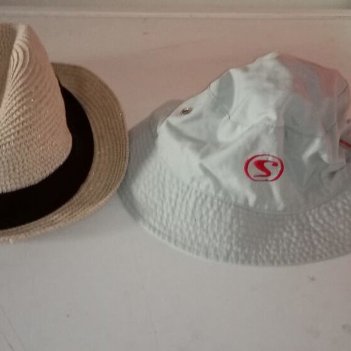 Assorted hats, pack deal
