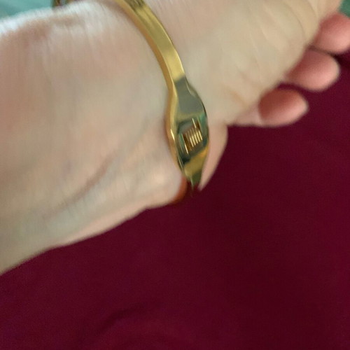 Bracelet in gold color with carved flowers like new
